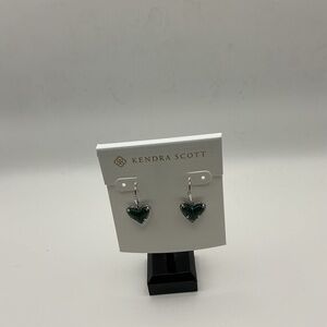 Kendra Scott Ari Heart Earrings NWT Green Silver Tone Dangle